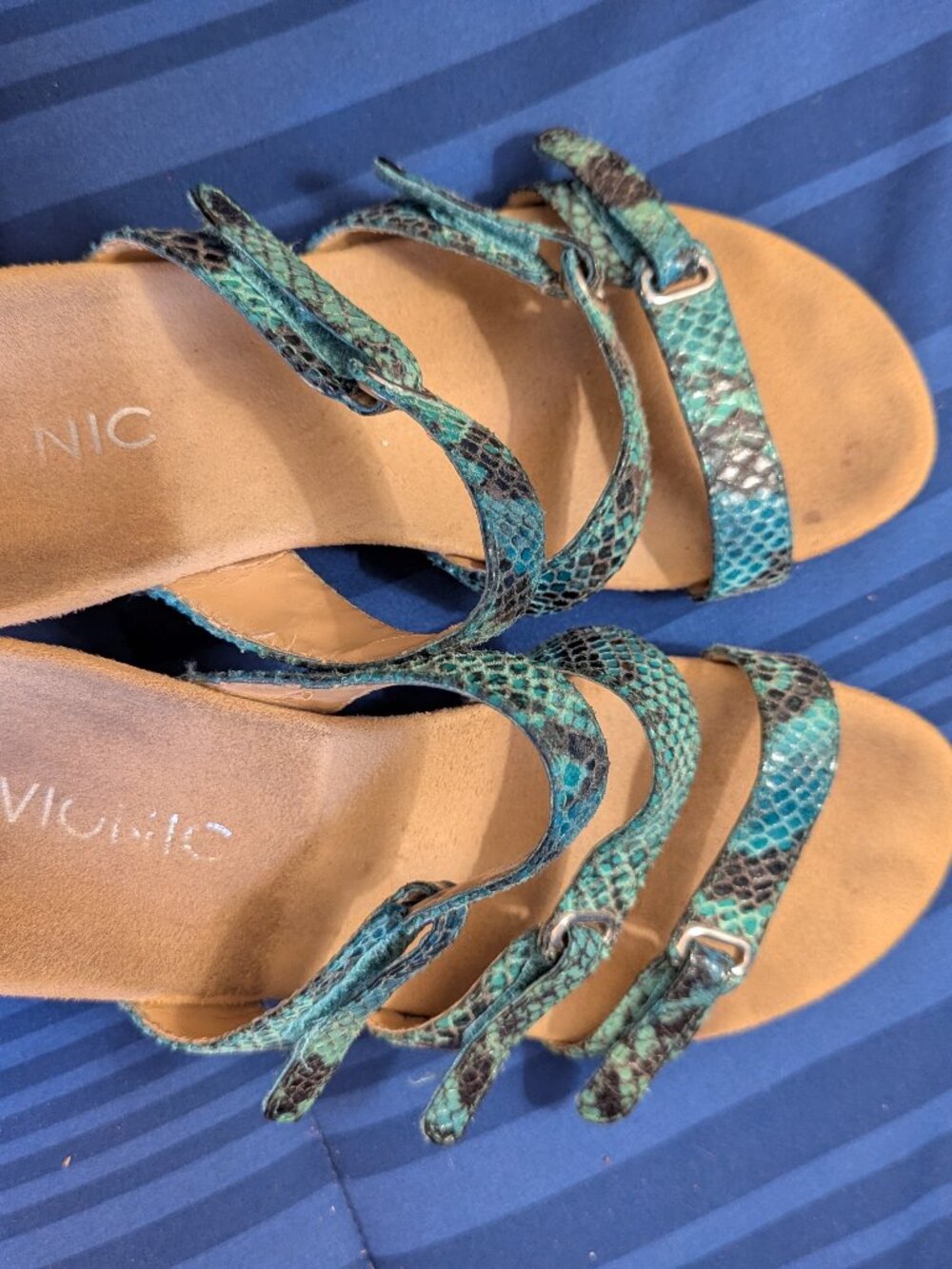Vionic Orthotic Women's Size 7 Triple Strap Slide Wedges in green snake print